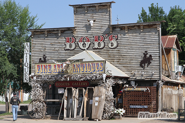 Bob's Antiques in Hulett